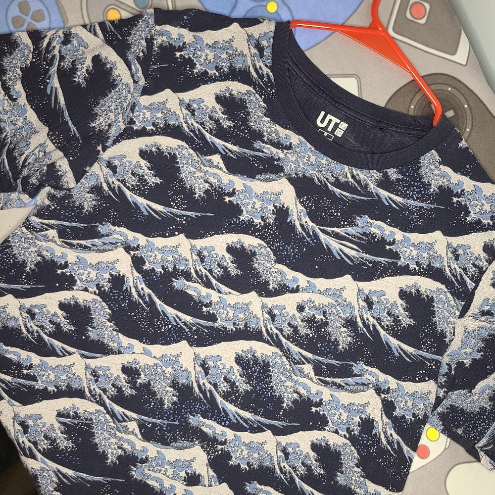 Uniqlo "Hokusai Blue" Waves Graphic T-Shirt